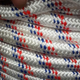 DÂY ĐU SƠN NƯỚC VÀ LAU KÍNH – GIẢI PHÁP AN TOÀN VÀ HIỆU QUẢ CHO THỢ LÀM VIỆC TRÊN CAO